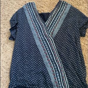 ✨💙Navy flown top with flower patterns💙✨